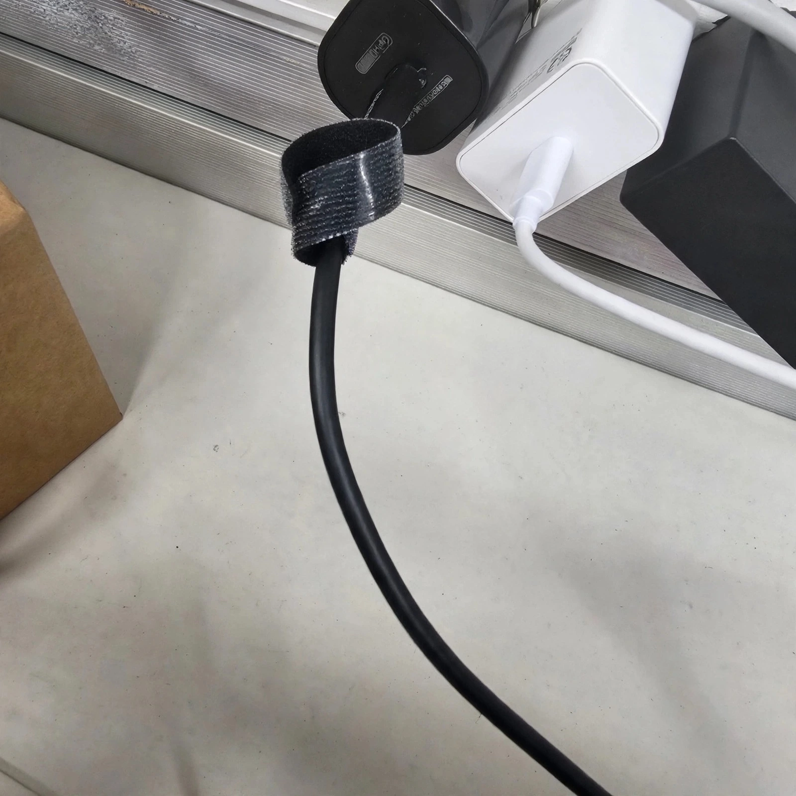 슈피겐 240W 썬더볼트4 USB 4 C to C타입 초고속 충전 케이블 1.2m 실제 상품 이미지