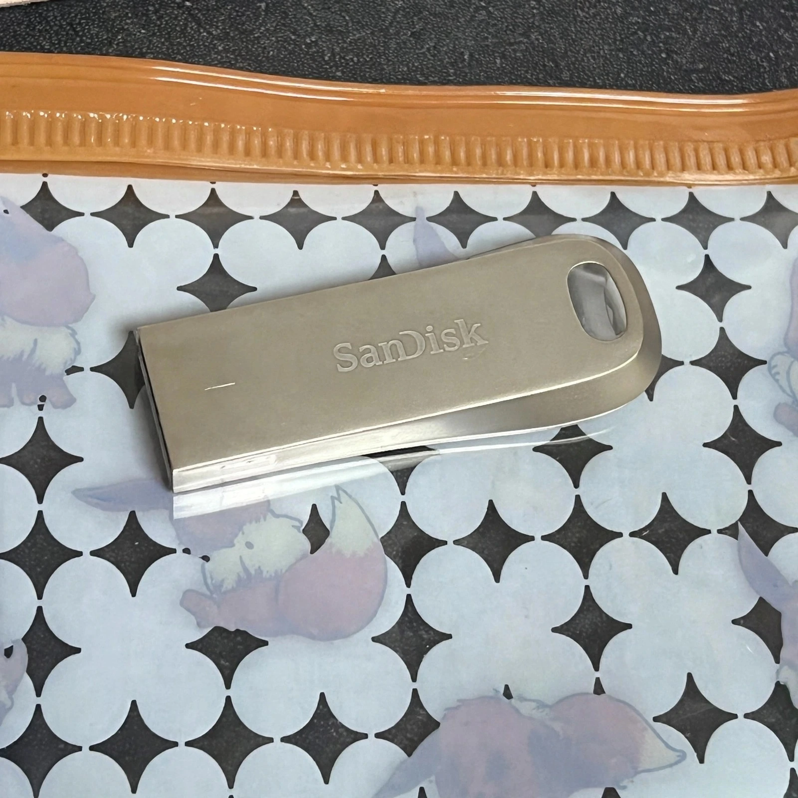 샌디스크 울트라 럭스 USB 3.2 512GB 실제 상품 이미지